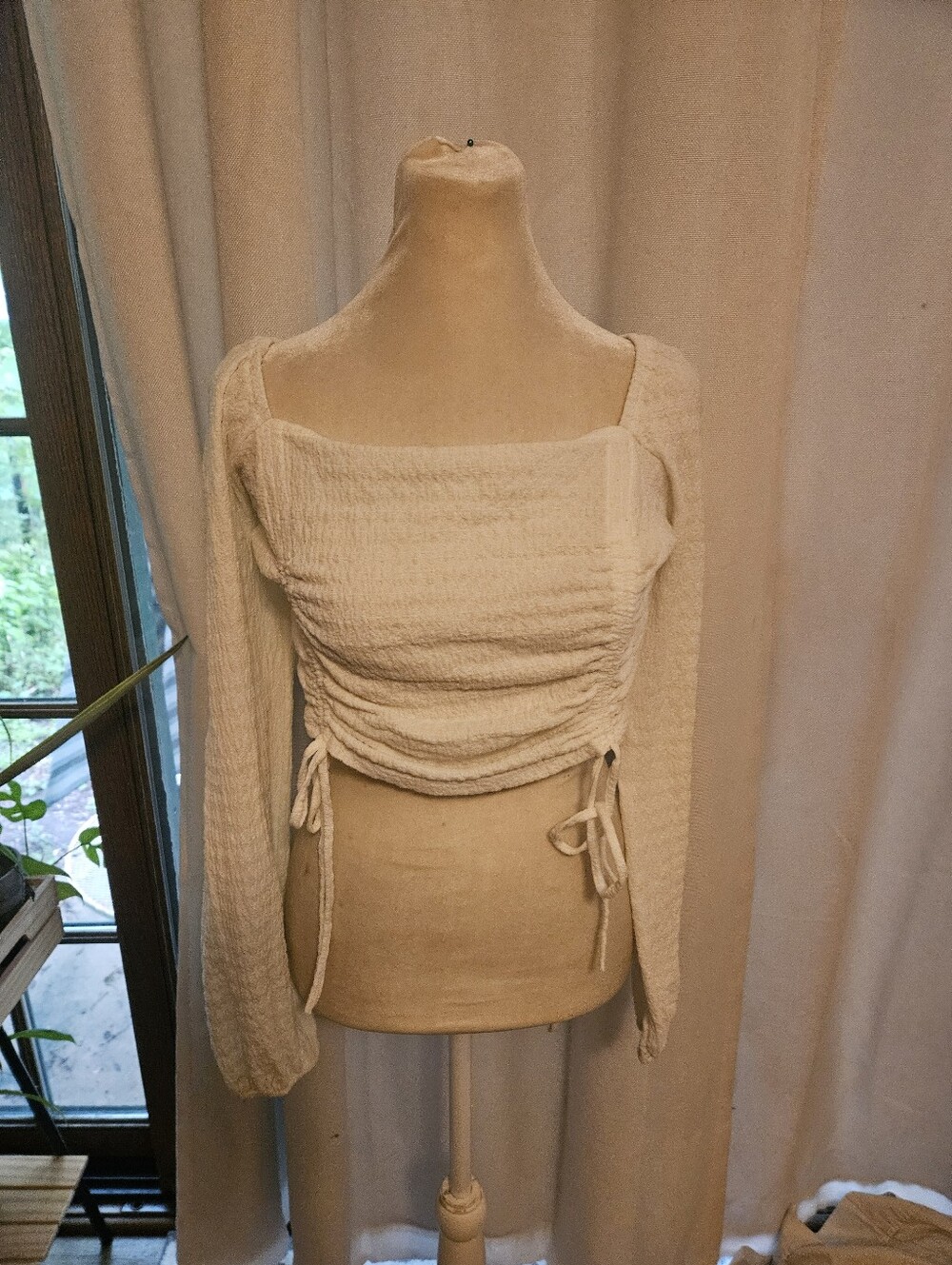 Sophie Rue Crop White/Ivory Top/Blouse Ruched Front Long Sleeve Sz. Large